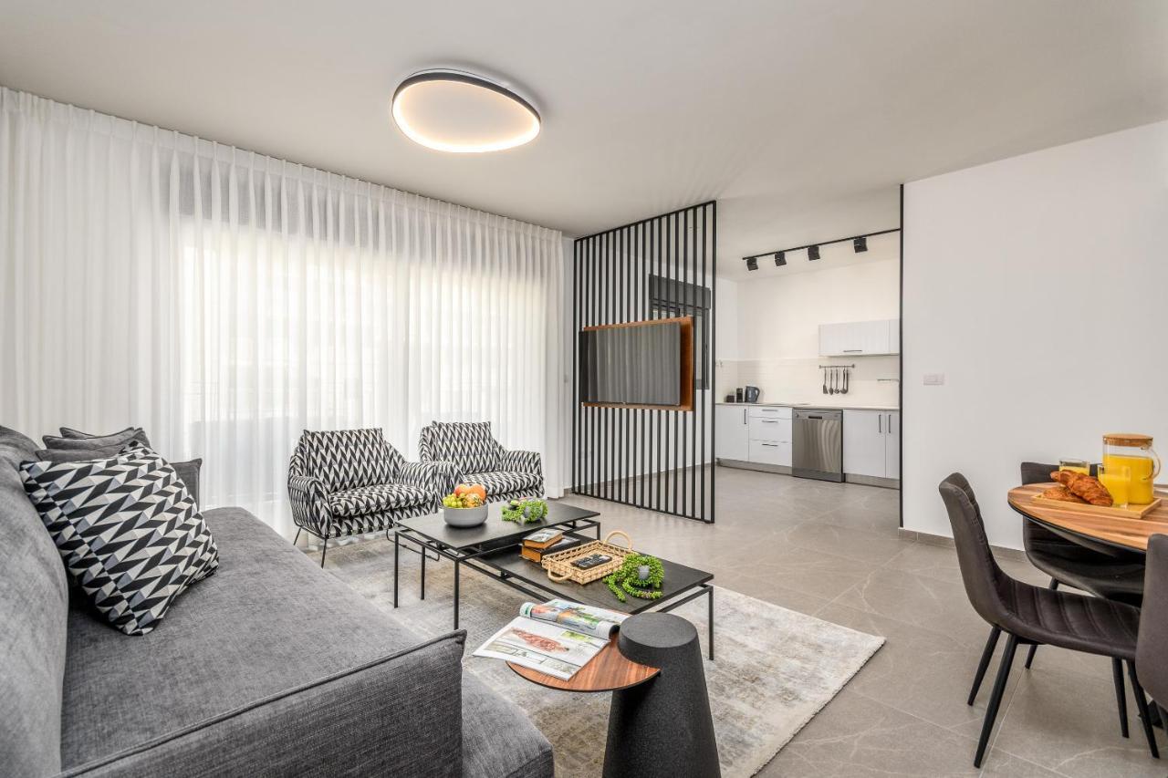Luxurious Huge 2bdr&2bth W Parking- Mahne Yehuda Sea-u Apartment