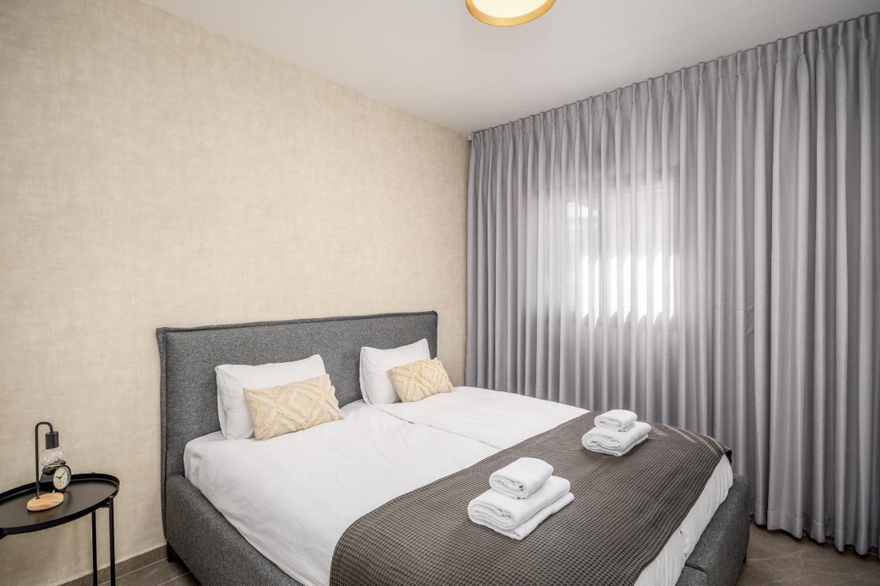 Luxurious Huge 2bdr&2bth W Parking- Mahne Yehuda Sea-u Apartment