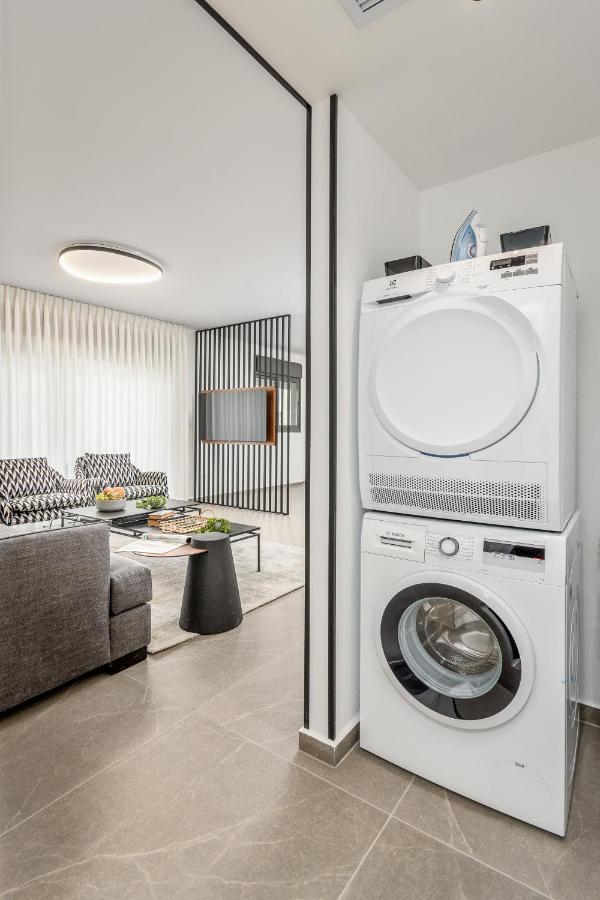 Apartment Luxurious Huge 2bdr&2bth W Parking- Mahne Yehuda Sea-u *